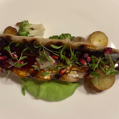 Скумбрия с соусом терияки, мини картофелем и брокколи в Wine Region по цене 1300 ₽