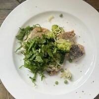 Обжаренное филе лакедры с овощами и щавелем в Хитрые люди