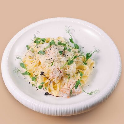 Фетучини с лососем и артишоками в Balcon Day & Night по цене 920 ₽