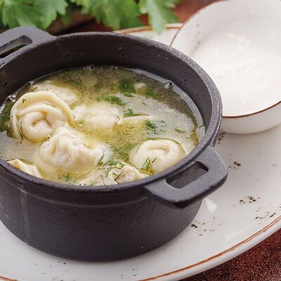 Сибирские пельмени с телятиной в бульоне в Сандуны Урал по цене 740 ₽