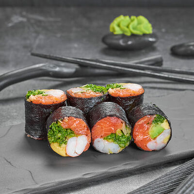 Сашими ролл с лососем и креветкой в Суши Мастер по цене 629 ₽