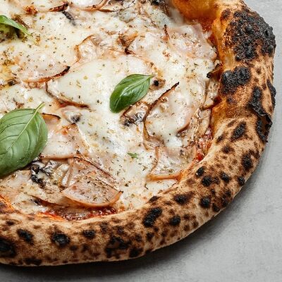 Пицца Ветчина с грибами в Brooklyn Pizza по цене 695 ₽