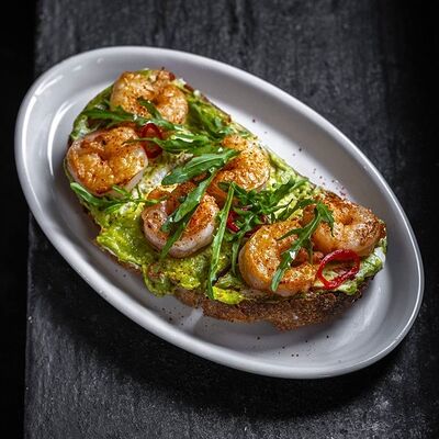 Сморреброд с креветками и гуакамоле в Техникум по цене 790 ₽