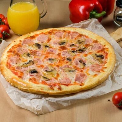 Пицца С ветчиной и грибами в Park cafe по цене 750 ₽