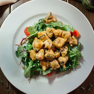 Салат с баклажанами темпура в Рандеву по цене 440 ₽