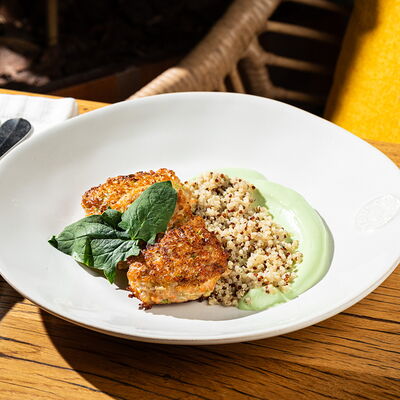 Оладьи из лосося и цукини с соусом айоли в Сыроварня по цене 720 ₽