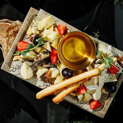 Дощечка сыров в Эхо по цене 2310 ₽