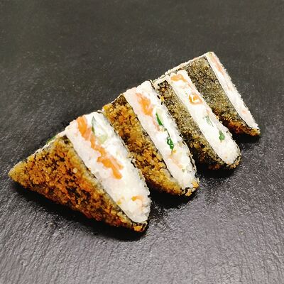 Сэндвич с лососем в Sushi Hai по цене 690 ₽