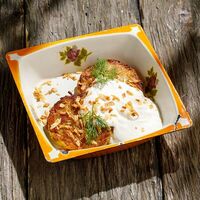 Драники со сметаной и щучьей икрой в Федина дача