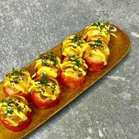 Запеченный ролл Лосось в SUSHIZO