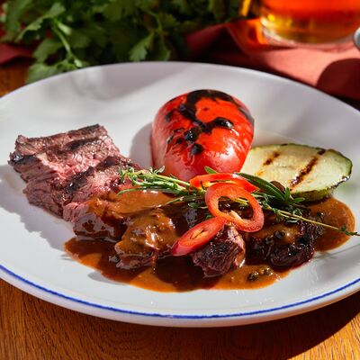 Стейк Бавет в перечном соусев BBQ Beer Restaurant по цене 1910 ₽