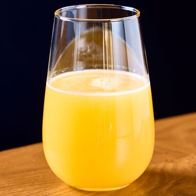 Свежевыжатый апельсиновый сок в NANA Pirveli по цене 1090 ₽