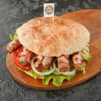 Бургер с чевапи в беконе в YGOSLAVIA GRILL