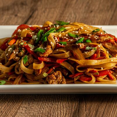 Wok со свининой в Тесоро по цене 645 ₽