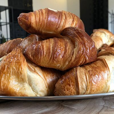 Круассан классический в MON PARIS по цене 190 ₽