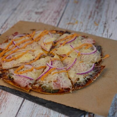 Фламекеш сыр бекон в Гастробар Крапива по цене 600 ₽