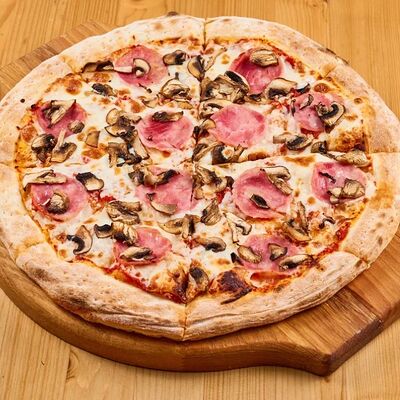 Пицца с ветчиной и грибами в 4 сыра по цене 880 ₽