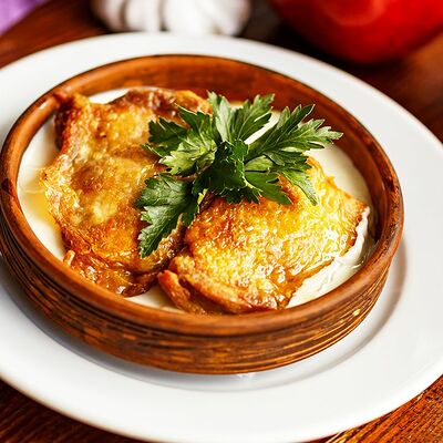 Цыпленок по-чкмерульски в Хинкальня по цене 27 р.