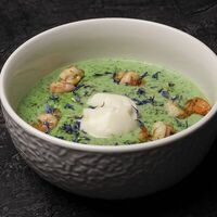 Крем-суп из шпината с креветками в Kitchen lab