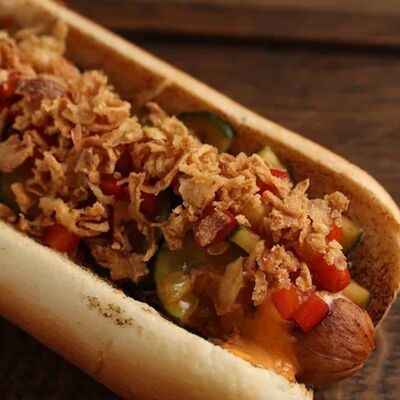 Хот-дог со свининойв VERANDA BAR по цене 460 ₽