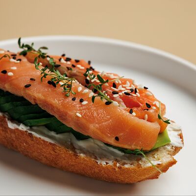 Брускетта с семгой и гуакамоле в Бабуля по цене 510 ₽