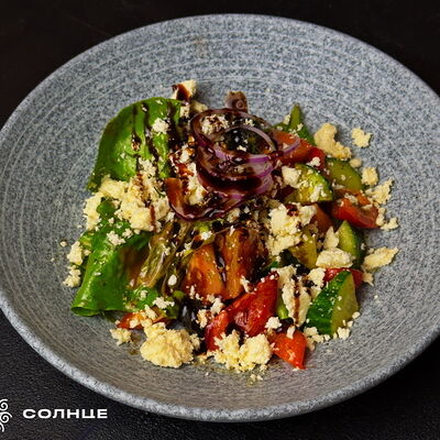 Салат Греческий с домашним сыром в Солнце по цене 520 ₽