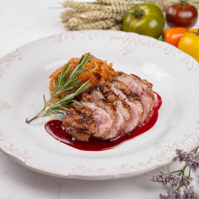 Утиная грудка с квашеной капустой и брусничным соусом в Катюша Katyusha по цене 1190