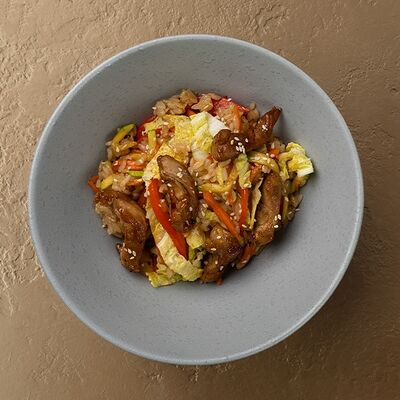 Рис со свининой и соусом удон в ТОКИО-CITY по цене 550 ₽