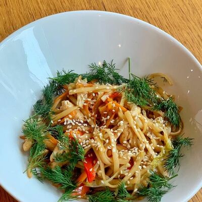 Лапша Wok с курицей в Тревеллерс кофе по цене 409 ₽