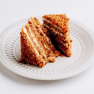 Морковный торт в Абу-Даби по цене 348 ₽