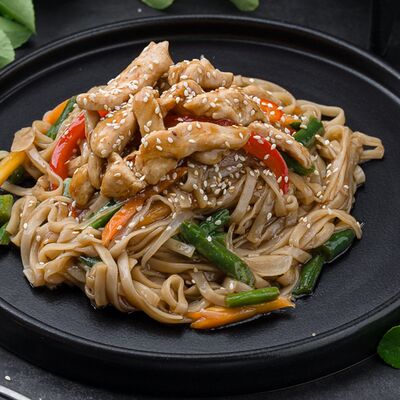 Вок с курицей в Рыба закусывала по цене 469 ₽