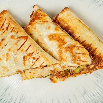 Кесадилья с курицей в Shawa по цене 590 ₽