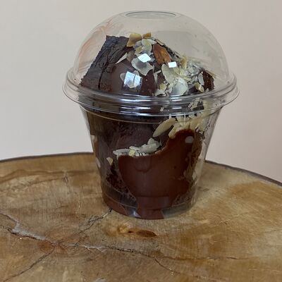 Брауни с миндалем без глютенав LaCrema по цене 379 ₽