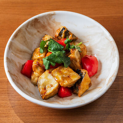 Баклажан фри со спелыми томатами в Горячо по цене 630 ₽