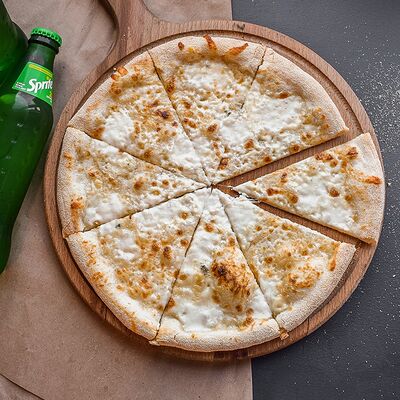 Пицца Четыре сыра в Суши Кото по цене 604 ₽