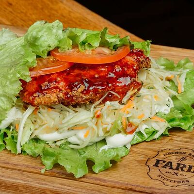 Бургер горячая цыпа в листьях в #FARШ по цене 450