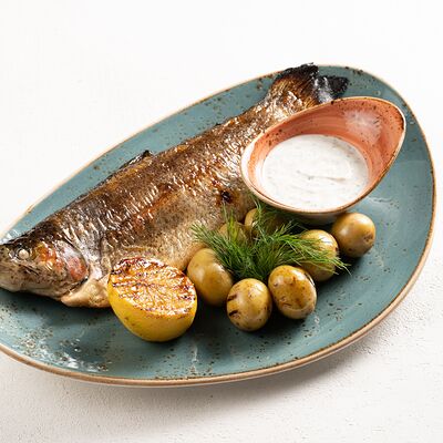 Форель запеченная на углях с картофелемдля двоих в На берегу по цене 1900 ₽