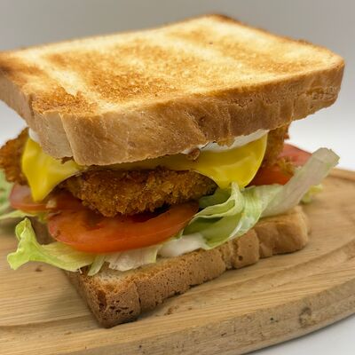 Сэндвич с курицей и яйцом в Picnic по цене 390 ₽