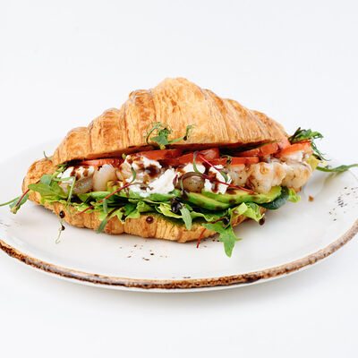 Круассан с креветками и страчателлой в Кофеин по цене 580 ₽