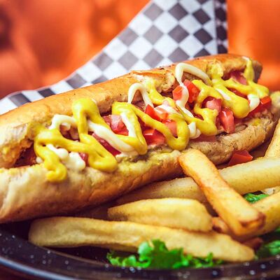 Ланч хот-дог на тарелке в Шаверма абдуллах по цене 320 ₽