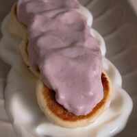Сырники с йогуртовой пенкой, горгонзолой и вишней в Эрме Кофейня-кондитерская