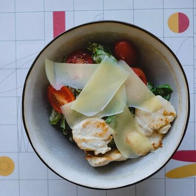 Цезарь с цыплёнком в Semplice Secondfloor по цене 430 ₽