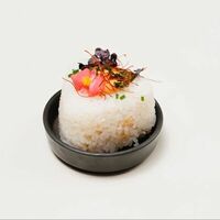 Онигири с лососем спайси в Yoki