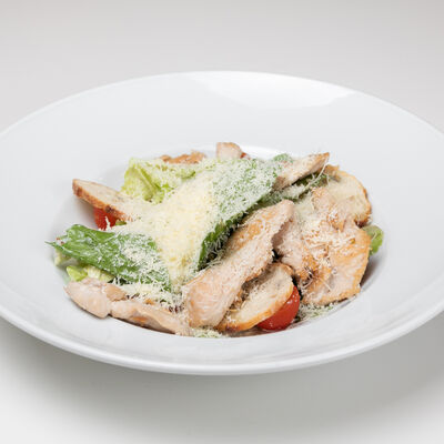 Салат Цезарь с курицей в Kitchen по цене 590