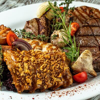 Горячий мясной набор Люкс в William Bass по цене 6500 ₽