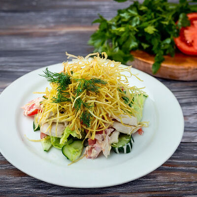 Салат с курочкой на грилев Шаверма Братуха по цене 389 ₽