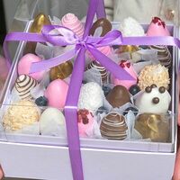 Коробочка с клубникой в шоколаде «Разность вкусов» в Mosberry