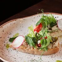 Брускетта с копченым куриным филе в Настойчивость