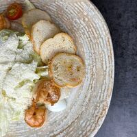 Салат Цезарь с креветками в Франческа мама