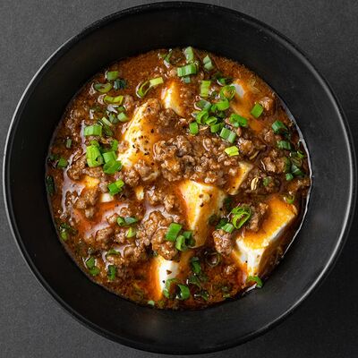 Мапо тофу с говядинойв Joly Woo по цене 425 ₽